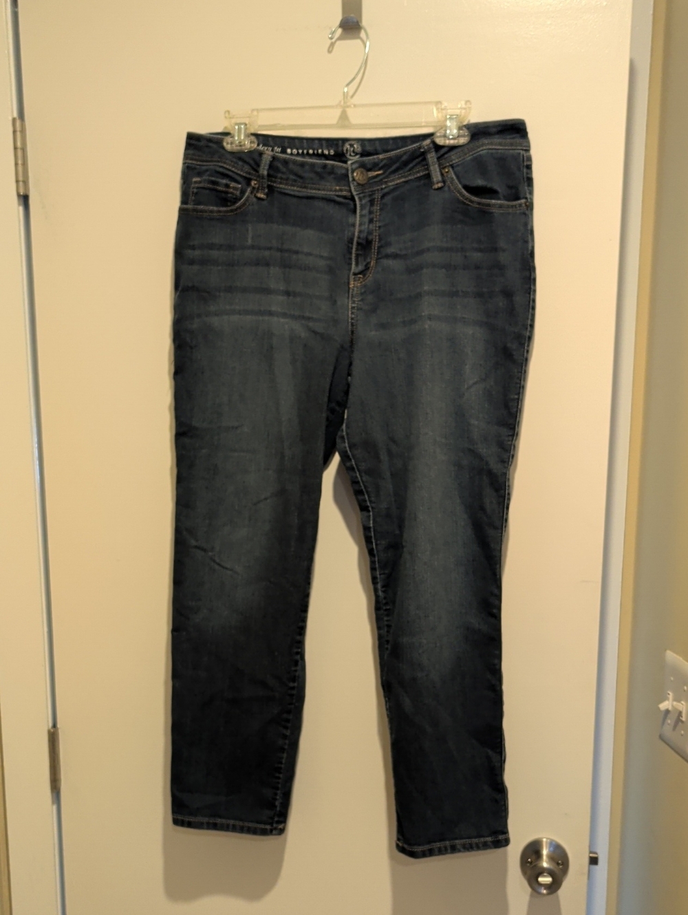 Classic Dark Wash Women’s Jeans - Comfortable Slim Fit